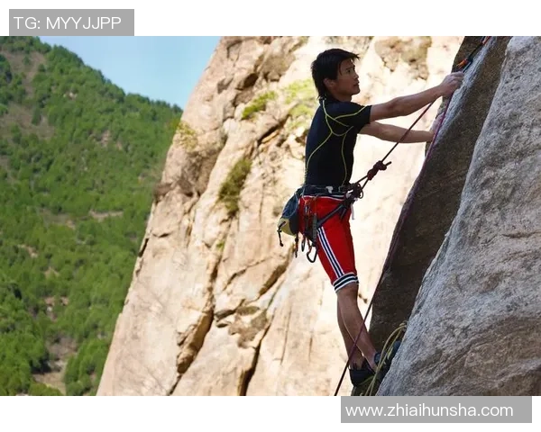 攀岩深度探索：揭秘北京攀岩队防反策略与训练技巧